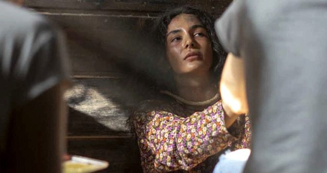 Ebru Şahin ve İsmail Hacıoğlunun işkence sahneleri olay oldu