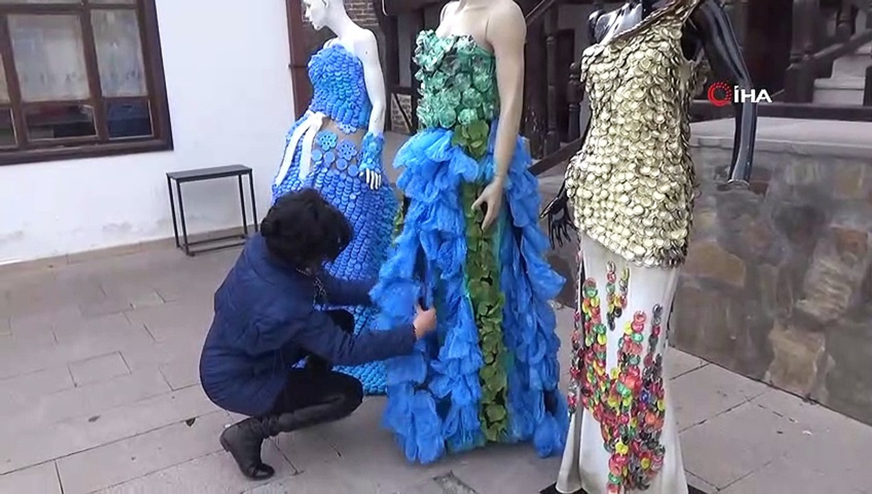 Atık malzemelerden elbise yaptı...Sıfır Atık Projesine dikkat çekti