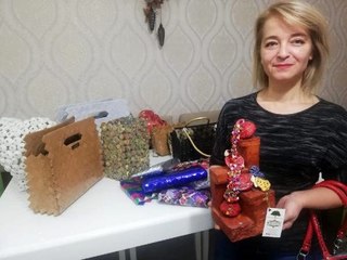 Yönetici asistanlığından istifa edip atık kağıttan çanta üretmeye başladı!