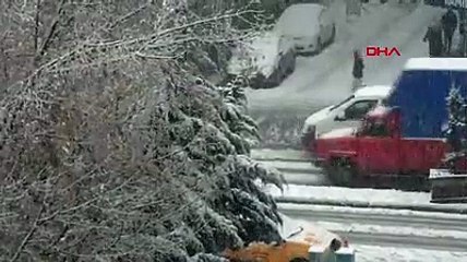 Van'da kar; 33 yerleşim yeri ulaşıma kapandı
