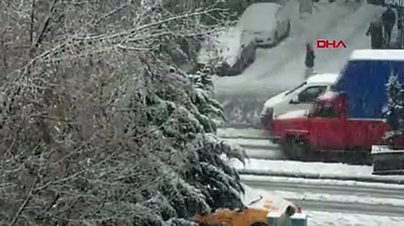 Van'da kar; 33 yerleşim yeri ulaşıma kapandı