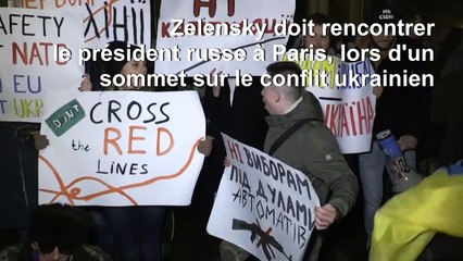 A Kiev, des Ukrainiens enjoignent leur président de ne pas céder face à Poutine