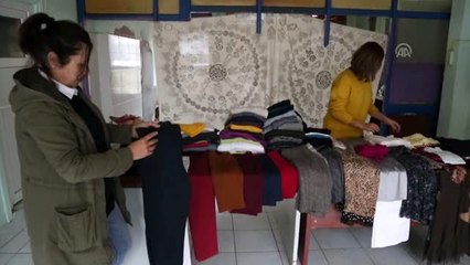 Mağazada satış yapıp gelirini sokak hayvanlarına harcıyorlar