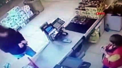 Büyükçekmece'de silahlı soygun kamerada