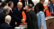 2020 bütçe görüşmelerinde Devlet Bahçeli, HDP Eş Başkanlarıyla tokalaştı