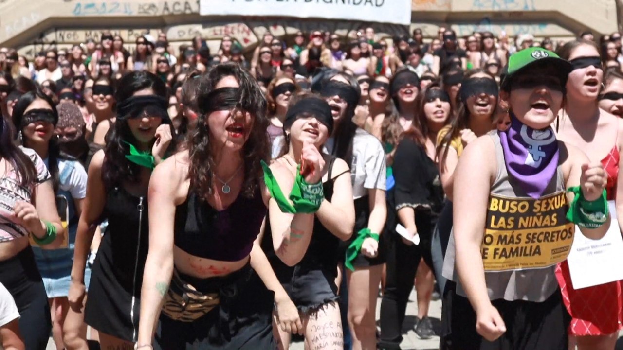 Feministische Performance geht viral: 'Der Vergewaltiger bist du'