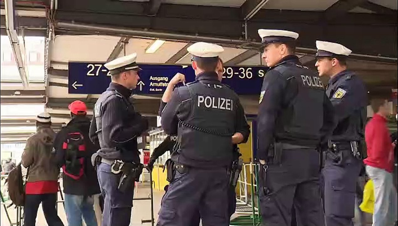 Messerattacke auf Polizisten (30) in München: Motiv unklar