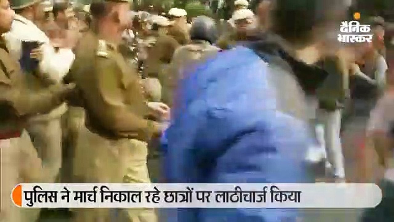 बढ़ी हुई फीस को लेकर जेएनयू छात्रों का राष्ट्रप...