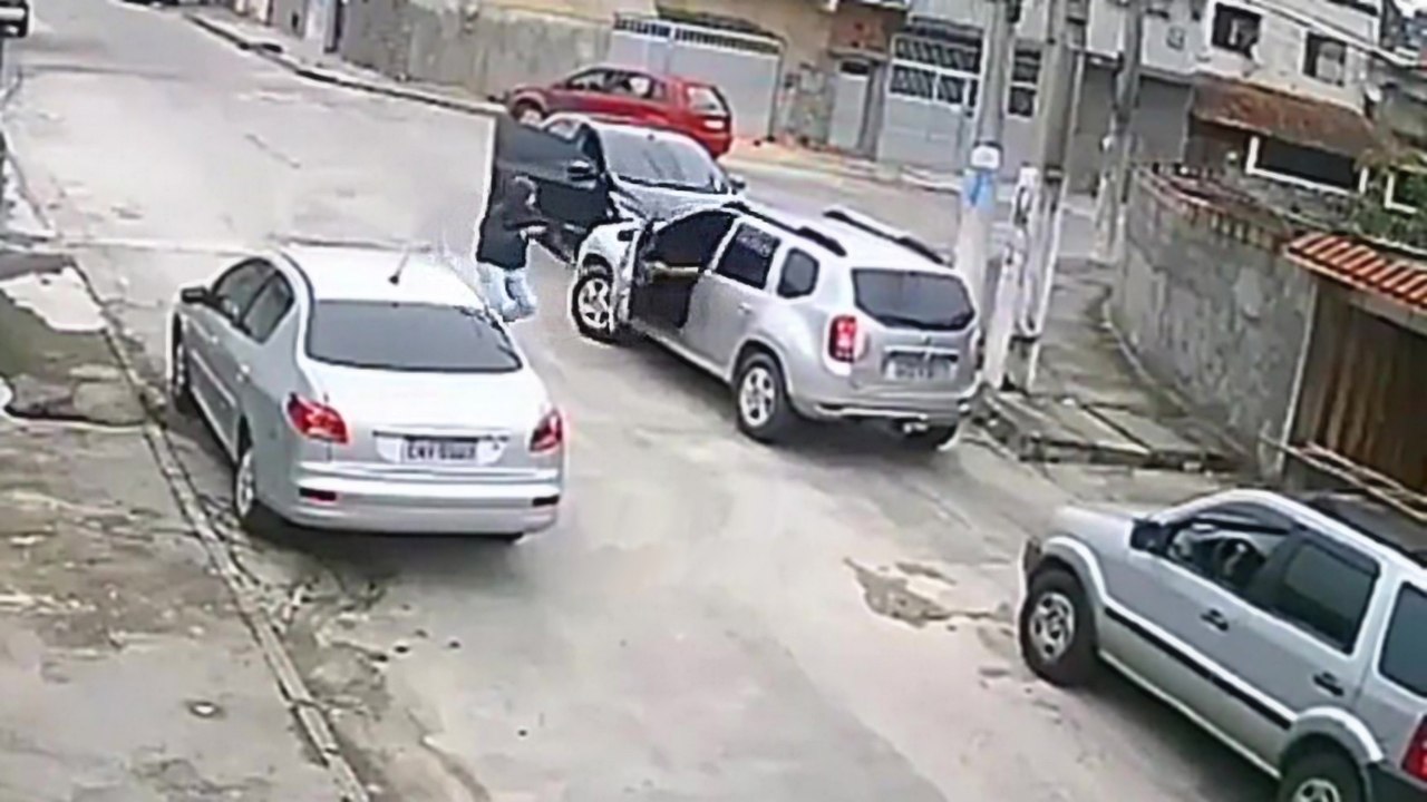 Il carjack une voiture mais ne sait pas conduire une boite manuelle