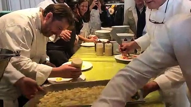 10 chefs préparent ce repas de Noël pour les bénéficiaires du Secours Populaire