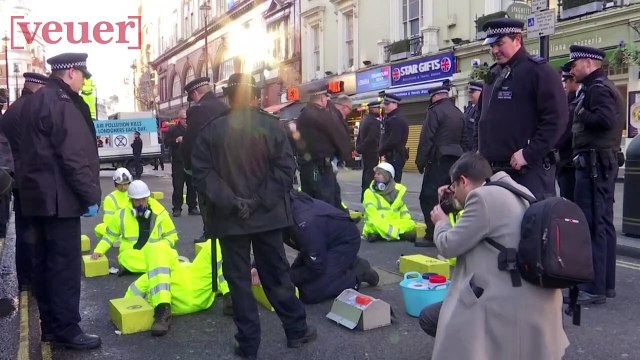 Climate Change Activists Glue Themselves to Busy London Street
