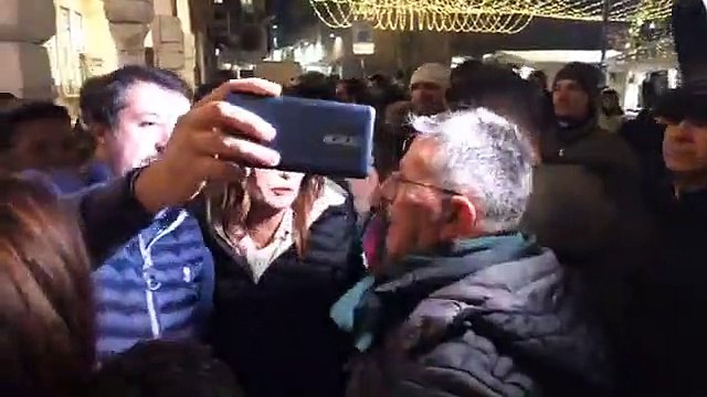Salvini a Ferrara ai mercatini di Natale insieme a Lucia Borgonzoni (09.12.19)