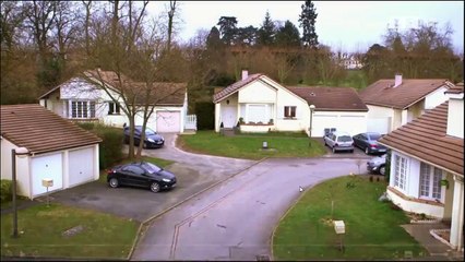 Petits secrets entre voisins - La voisine disparue