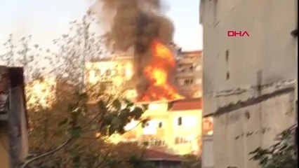 Çağlayan'da 4 katlı binanın çatısında yangın