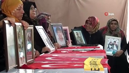 Evladına kavuştu, annelere destek için oturma eylemine devam ediyor