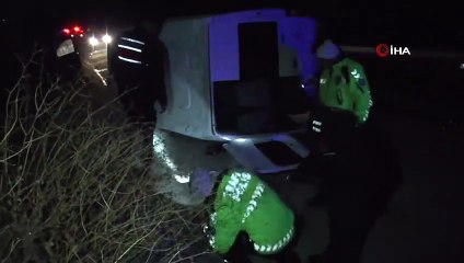 Otomobile çarpan işçi servisi şarampole devrildi: 16 yaralı