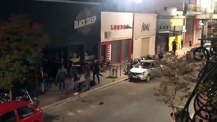 Pelea en la puerta de una cervecería de Ensenada