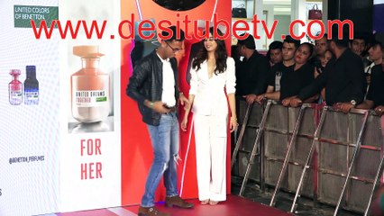 Jhanvi Kapoor in a cute white suit mobbed by fans. Patiently obliges for selfies and absorbs all the adoration