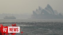 Bushfire smoke chokes Sydney