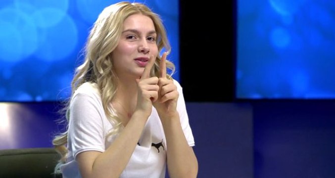 Komedyen Yavuz Seçkini Aleyna Tilki'nin taklidini yapabilmek için burnunu kaldırttı