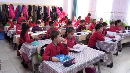 Minik öğrencilerin okulu sahipsiz "Kartal"a yuva oldu