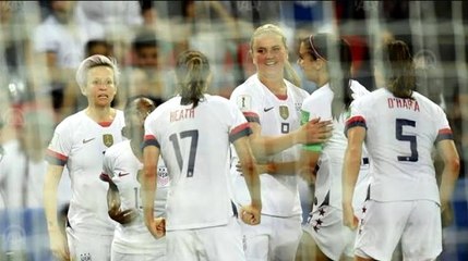 Yıldız futbolcudan Trump'a ağır sözler! "O manyağı Beyaz Saray'dan çıkarmalı"
