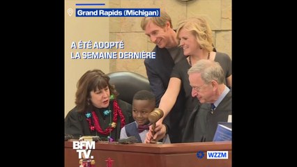 Ce petit garçon de 5 ans invite tous ses camarades de classe à assister à son adoption au tribunal