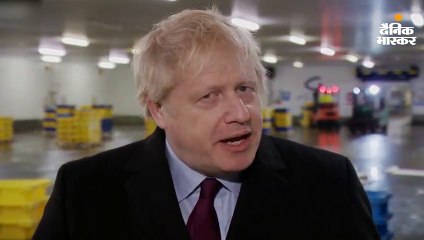 प्रधानमंत्री जॉनसन ने रिपोर्टर का मोबाइल छीनकर जेब में रखा