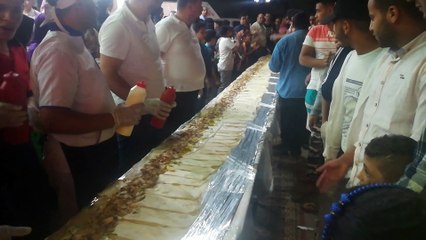 Street Live Chefs Prepare 18 Metre Long Shawerma Sandwich