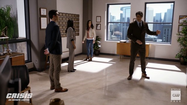 DCTV Crisis on Infinite Earths Crossover Sneak Peek - Brandon Routh as Superman (2019)
