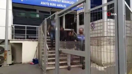 İstanbul’da sahte polis kimlik kartı basıp satan 2 şüpheli yakalandı