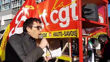 Pierre Solvas  secrétaire général CGT 74 au micro à Annecy