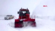 Van'da kardan kapanan yollar ulaşıma açıldı