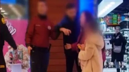 Ataque con gas pimienta a un vigilante de seguridad en un centro comercial