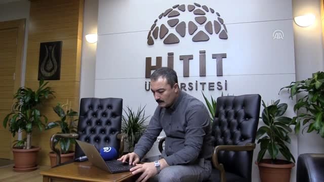 Hitit Üniversitesi Rektörü Öztürk, AA'nın Yılın Fotoğrafları oylamasına katıldı
