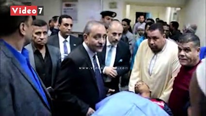 محافظ الإسماعيلية يطمئن على حالة مصابى حادث طريق السويس