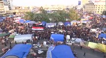 فيديو: آلاف العراقيين يتظاهرون في ساحة التحرير في ذكرى هزيمة داعش