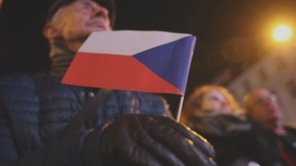 Miles de checos piden la dimisión del primer ministro por caso de corrupción