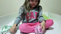 Sophia, Isabella e Alice Abrindo Brinquedos Disney - Abrindo Lol Surpresa Série 2