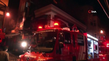 Kadıköy de 5 katlı binanın 4. katı alev alev yandı
