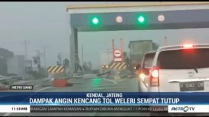 Gardu Tol Weleri Roboh Akibat Angin Kencang