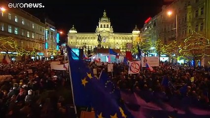 Ismét tízezrek tüntettek Andrej Babiš távozását követelve Prágában