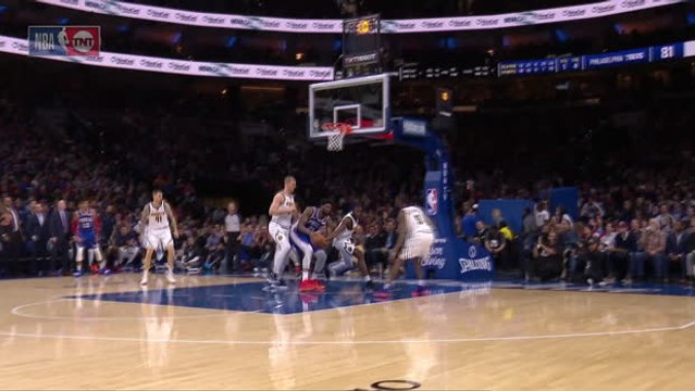 VIRAL: Basketball: Embiid no-look basket dazzles Sixers fans
