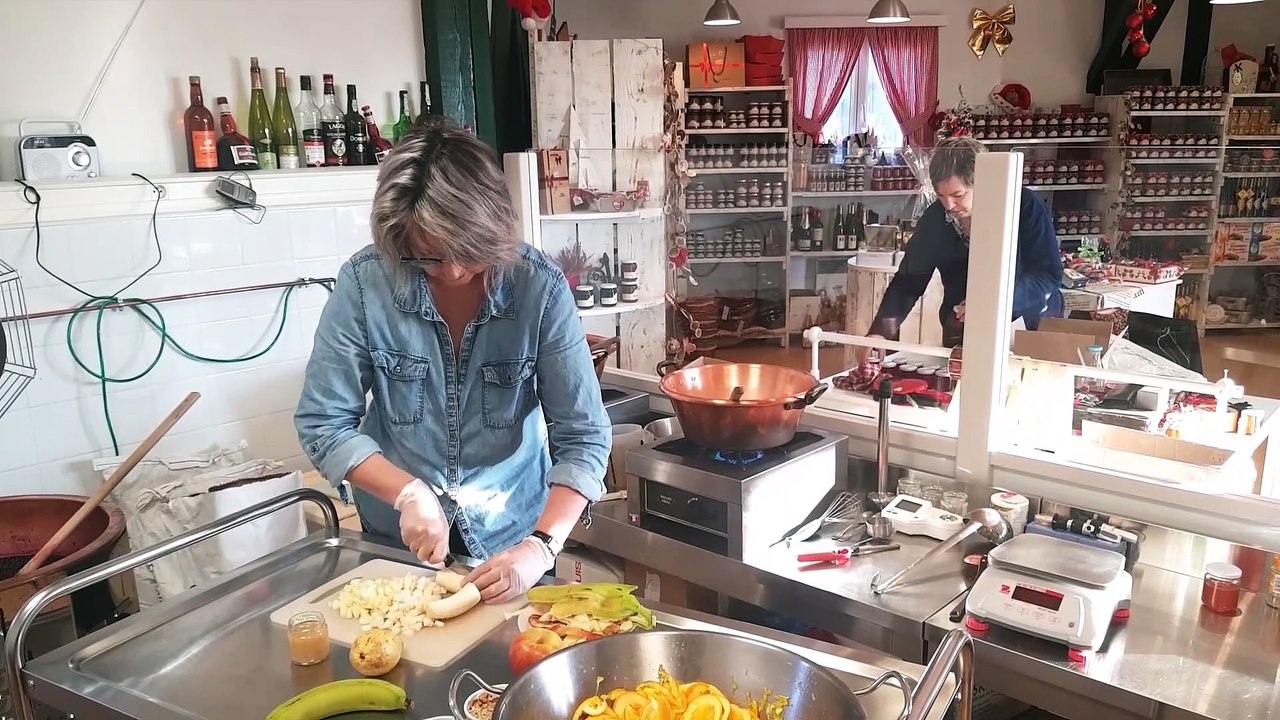 Saint-Jean-Kourtzerode (57) : réalisez votre confiture de Noël grâce aux conseils de Sabine Muller, chef des Confitures de La Hoube