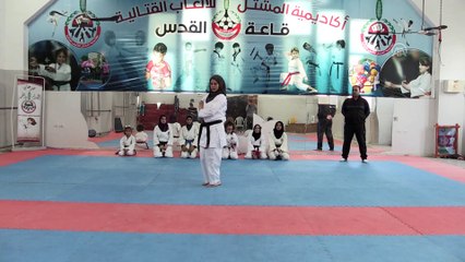 Gazze'nin karateci kızları Filistin'i uluslararası müsabakalarda temsil etmenin hayalini kuruyor