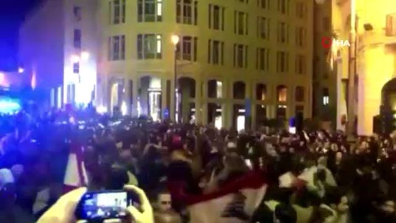 Beyrut'ta güvenlik güçleri ile göstericiler çatıştı: 33 yaralı
