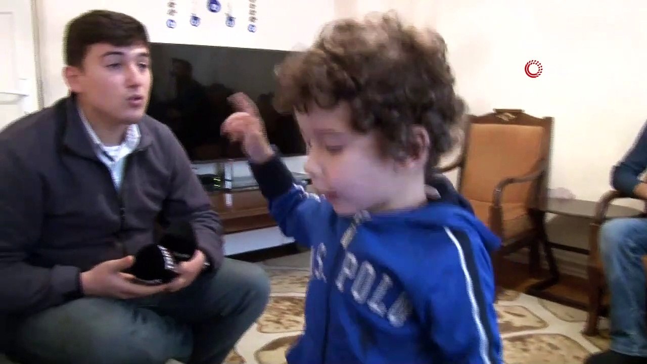 Minik Eymen İngilizce Okuma Yazmayı Kendi Kendine Söktü