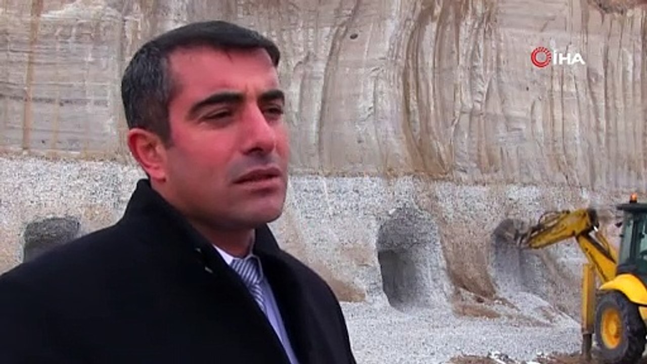 Niğde’nin Çiftlik İlçe Belediye Başkanı sokak köpekleri üşümesin diye dağları deldi