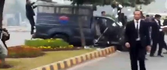 Скачать видео: Part 1 : Lawyers attack on Punjab Institute of Cardiology Lahore, many patients died