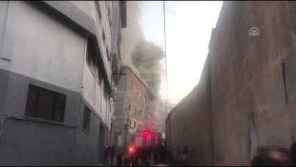 Mobilya imalathanesinde çıkan yangın söndürülmeye çalışılıyor - ZONGULDAK